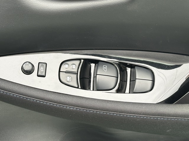 リーフ(ニッサン)中古車 11