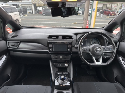 リーフ(ニッサン)中古車 内外装写真