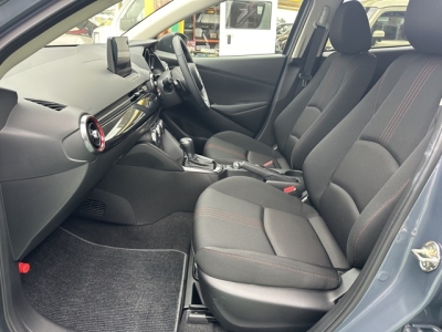 MAZDA2(マツダ)中古車 前席内装