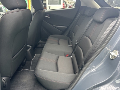 MAZDA2(マツダ)中古車 後席内装