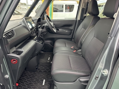 新型ルークス(ニッサン)中古車 前席内装