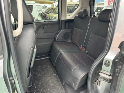 新型ルークス(ニッサン)中古車 後席内装