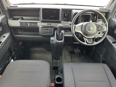 N-VAN(ホンダ)届出済未使用車 後席から見た前席