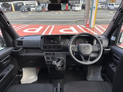 ハイゼットデッキバン(ダイハツ)中古車 後席から見た前席