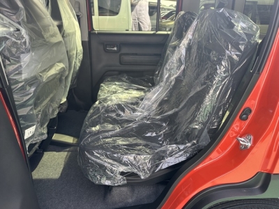 ハスラー(スズキ)届出済未使用車 後席内装
