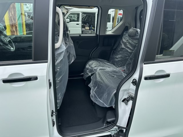 デリカミニ(三菱)届出済未使用車 6