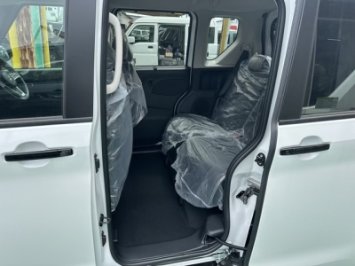 デリカミニ(三菱)届出済未使用車 内外装写真