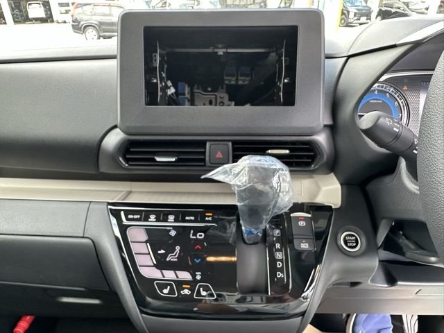 デリカミニ(三菱)届出済未使用車 26