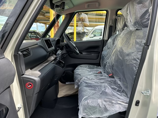 デリカミニ(三菱)届出済未使用車 4