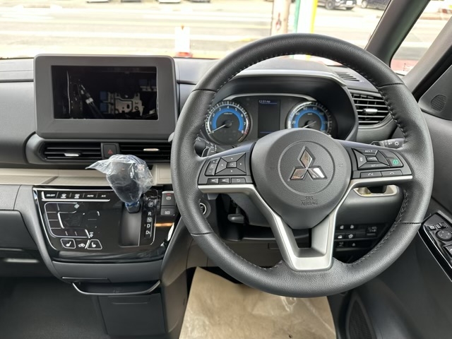 デリカミニ(三菱)届出済未使用車 7