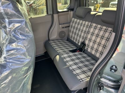 N-BOX(ホンダ)届出済未使用車 後席内装