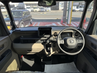 N-BOX(ホンダ)届出済未使用車 後席から見た前席