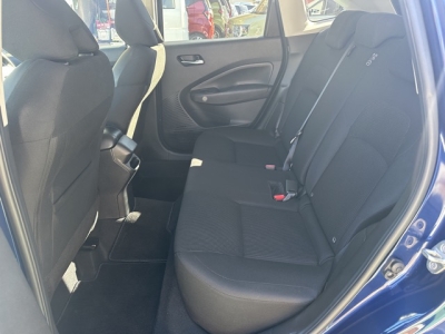 ノート(ニッサン)中古車 後席内装