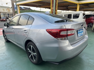 インプレッサG4(スバル)中古車 後方