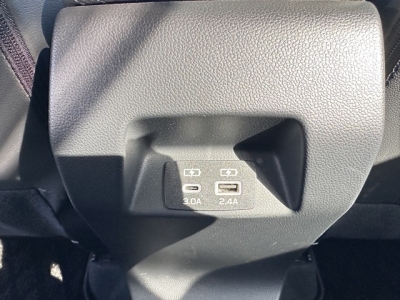 クロストレック(スバル)中古車 後席から見た前席