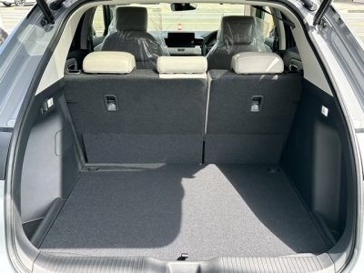 ヴェゼル(ホンダ)新車見本展示有 内外装写真他２