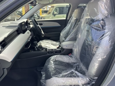 ヴェゼル(ホンダ)新車見本展示有 前席内装