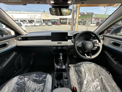 ヴェゼル(ホンダ)新車見本展示有 後席から見た前席