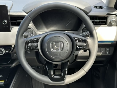 ヴェゼル(ホンダ)新車見本展示有 内外装写真