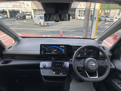 セレナ(ニッサン)登録済未使用車 内外装写真他２