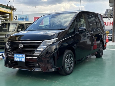 セレナ(ニッサン)登録済未使用車 前方