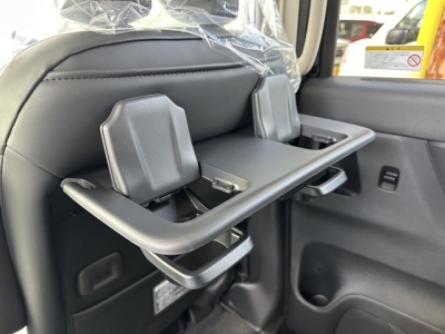 セレナ(ニッサン)登録済未使用車 内外装写真他１