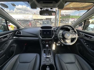 XV(スバル)中古車 後席から見た前席