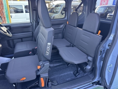 N-VAN(ホンダ)届出済未使用車 後席内装