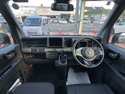 N-VAN(ホンダ)届出済未使用車 後席から見た前席