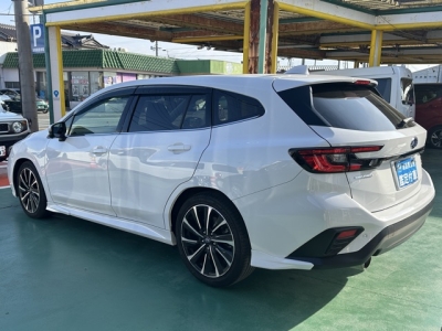 レヴォーグ(スバル)中古車 後方