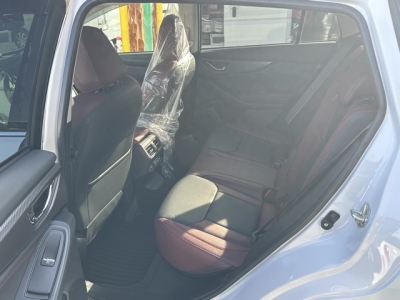 レヴォーグ(スバル)中古車 後席内装