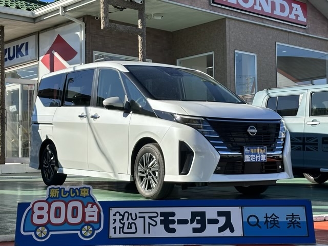 セレナ(ニッサン)登録済未使用車全体拡大