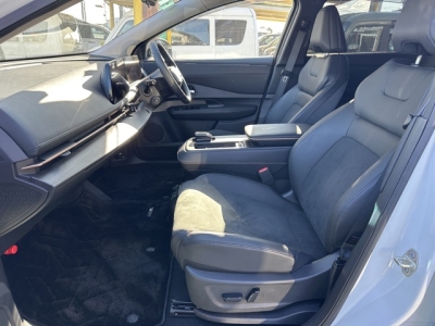 アリア(ニッサン)中古車 前席内装