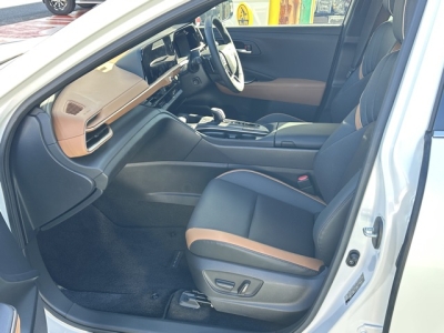 クラウンクロスオーバー(トヨタ)中古車 前席内装