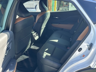 クラウンクロスオーバー(トヨタ)中古車 後席内装