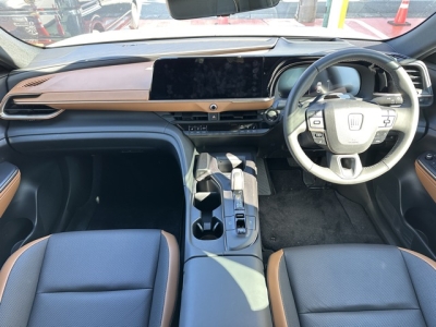 クラウンクロスオーバー(トヨタ)中古車 後席から見た前席