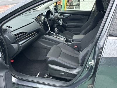レヴォーグ(スバル)中古車 前席内装