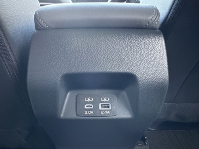 クロストレック(スバル)中古車 後席から見た前席