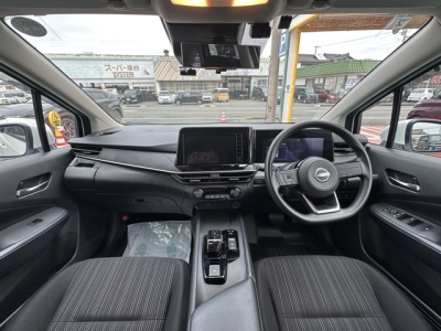 ノート(ニッサン)中古車 後席から見た前席