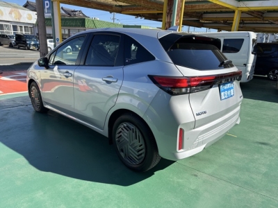 ノート(ニッサン)中古車 後方
