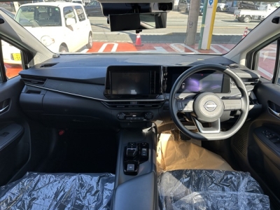 ノート(ニッサン)中古車 後席から見た前席
