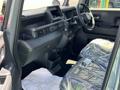 新型N-BOX(ホンダ)届出済未使用車 前席内装