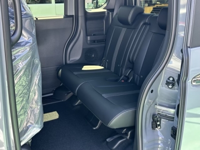新型N-BOX(ホンダ)届出済未使用車 後席内装
