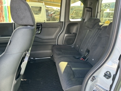 N-BOXカスタム(ホンダ)中古車 後席内装