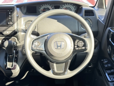 N-BOXカスタム(ホンダ)中古車 内外装写真他１