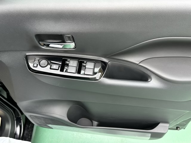デリカミニ(三菱)届出済未使用車 14