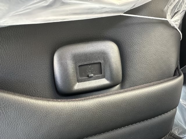 デリカミニ(三菱)届出済未使用車 13