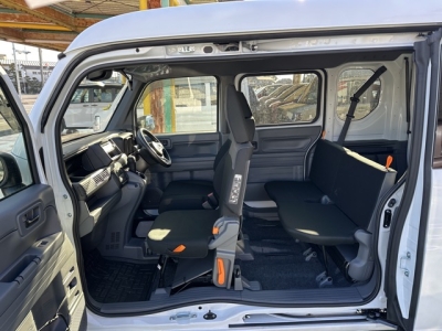 N-VAN(ホンダ)届出済未使用車 後席から見た前席