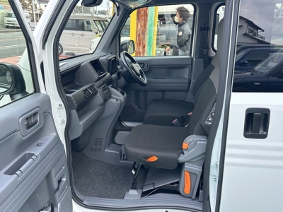 N-VAN(ホンダ)届出済未使用車 前席内装