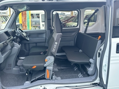 N-VAN(ホンダ)届出済未使用車 後席内装